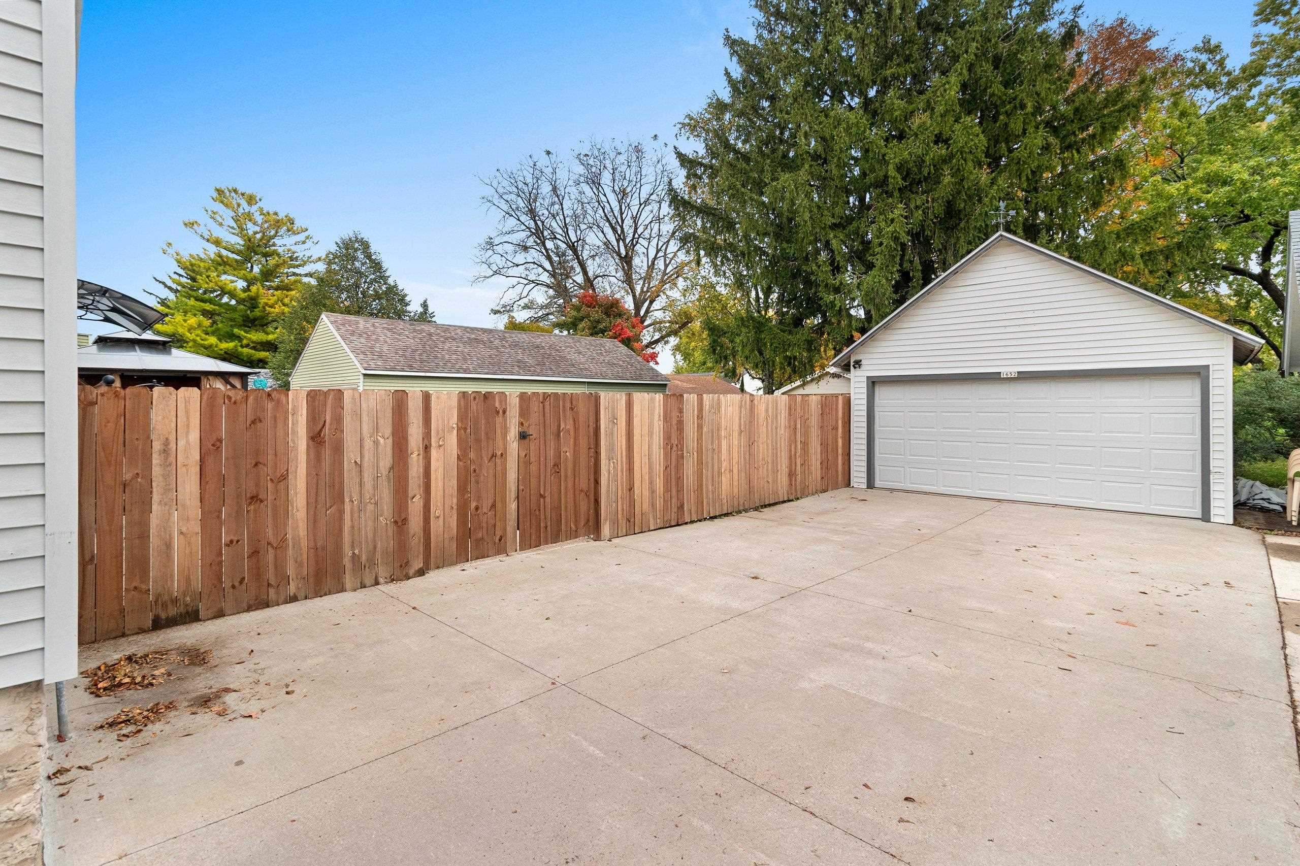 Property photo 33